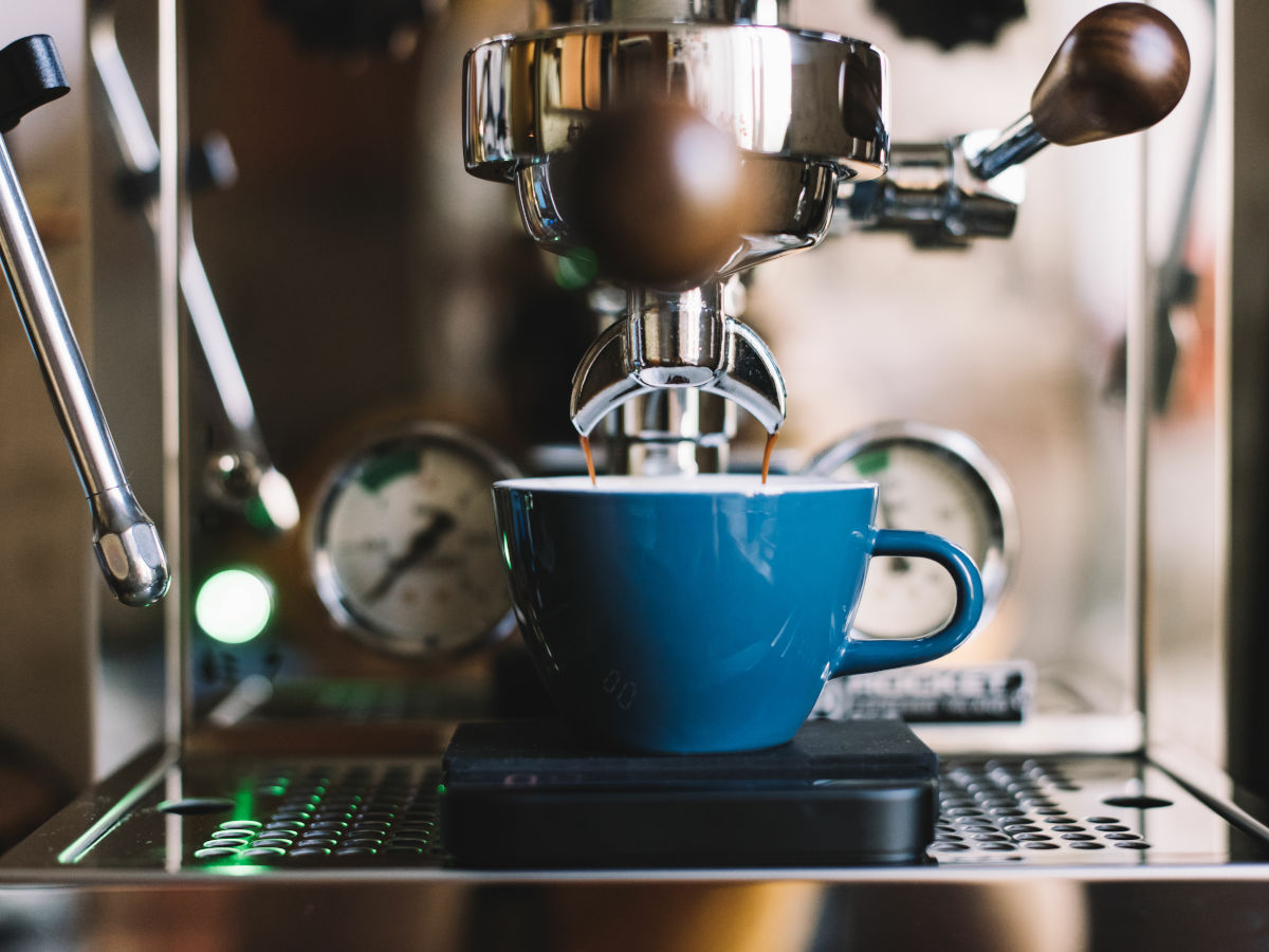 Entkoffeinierter Kaffee aus der Kaffeemaschine