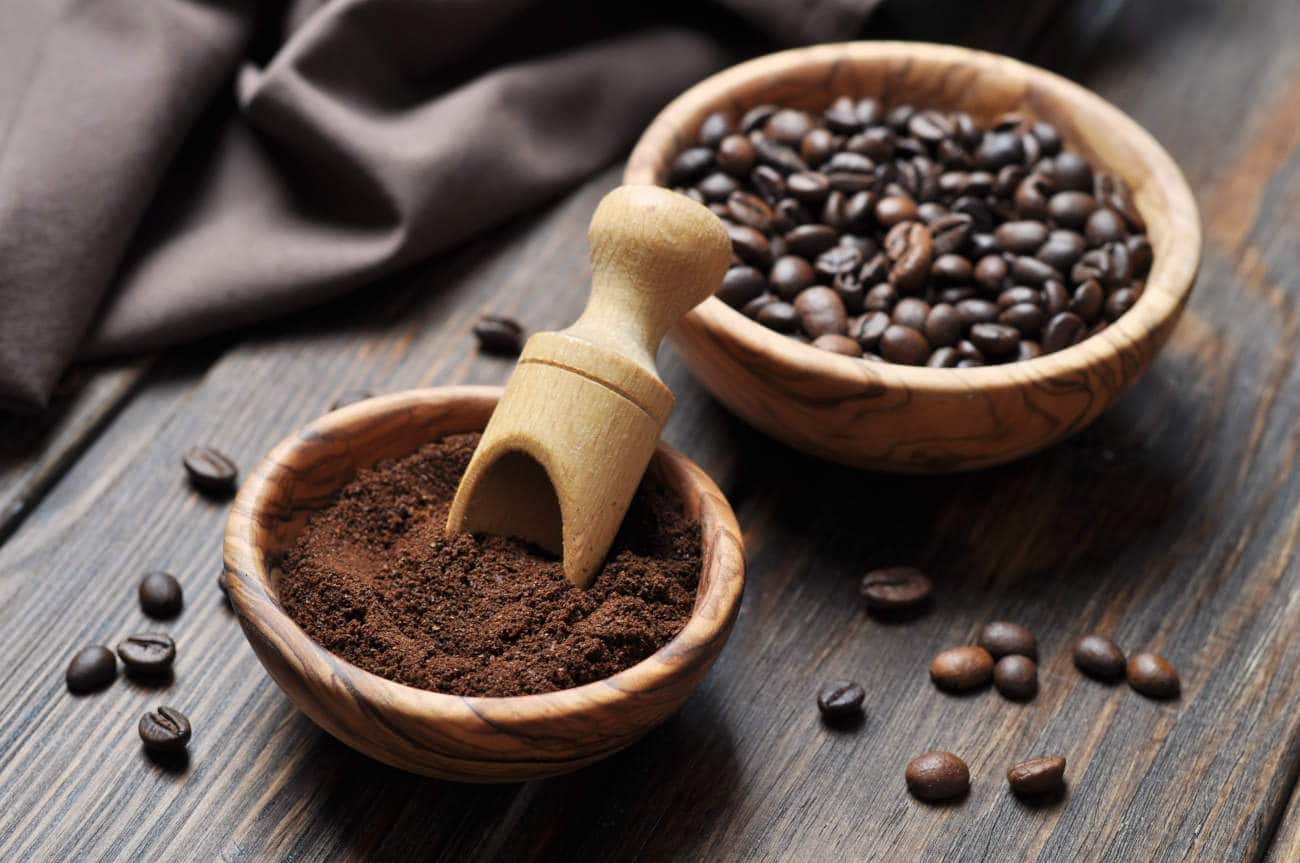 kaffeebohnen und gemahlener kaffee